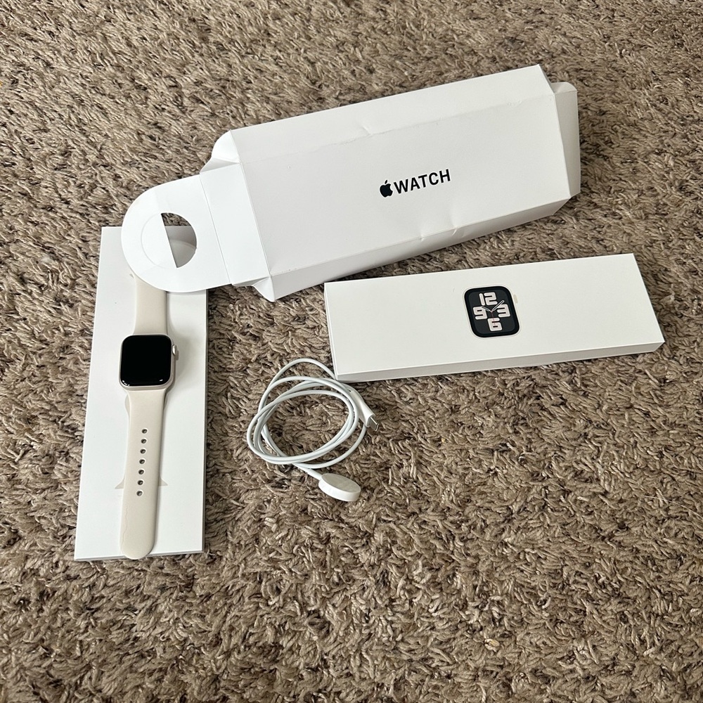 BRAND NEW APPLE WATCH SE WITH BAND AND CHARGER